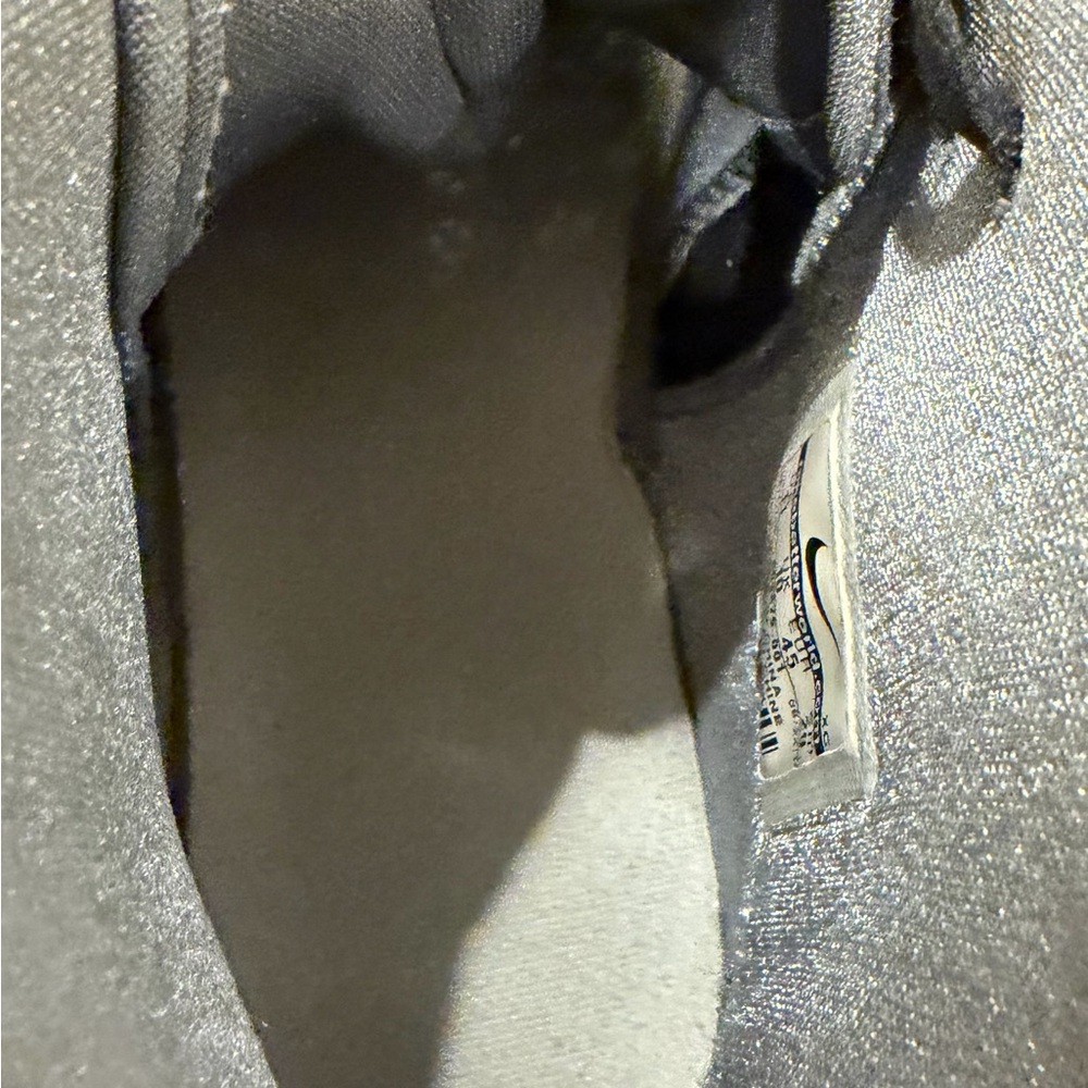Men’s Nike sz 11 Black and Gray Basketball Shoes. - Picture 8 of 9
